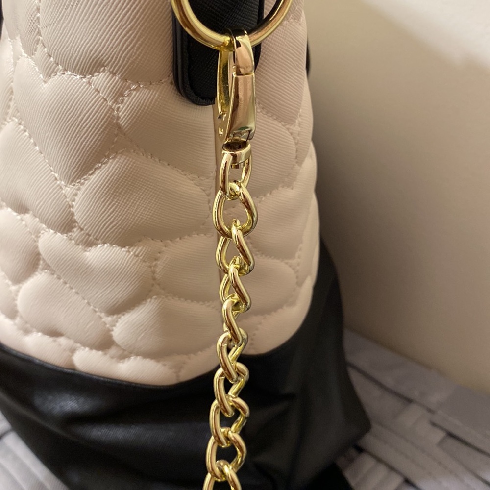 Betsey Johnson Black and White Tote Handbag with Quilted Pvc And Gold Hardware - Picture 8 of 8